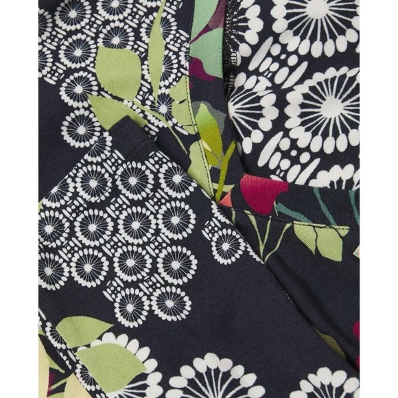 Johnny Was Floral stretchy top NEW - Picture 7 of 10